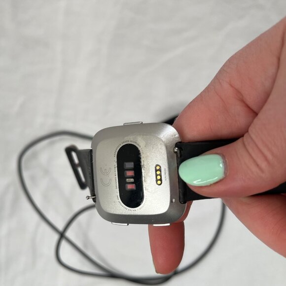 Fitbit Versa Smartwatch With Black & Silver Floral Band & Charger for Parts - Picture 5 of 7
